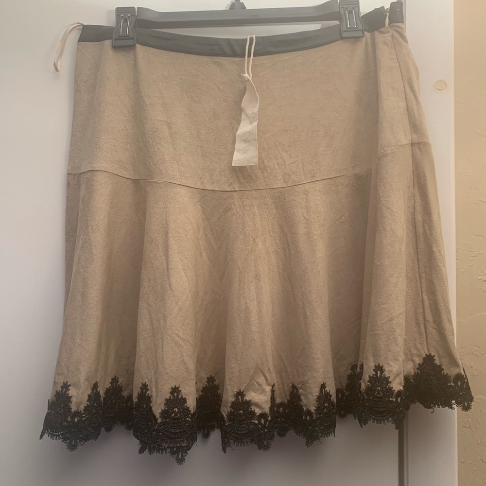 ⭐️NWT⭐️ Elegant Skirt (#80)